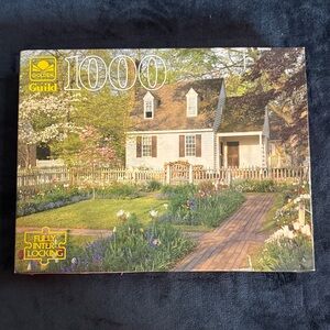 1000-Piece Puzzle - Charming Cottage Scene